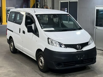 NISSAN NV200