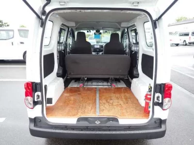 NISSAN NV200