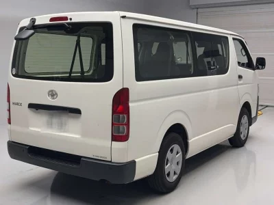 TOYOTA HIACE VAN
