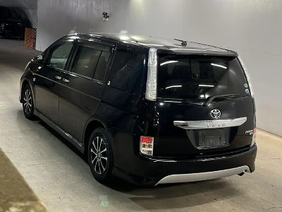 TOYOTA ISIS