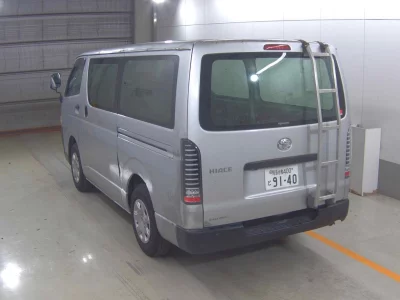 TOYOTA HIACE VAN