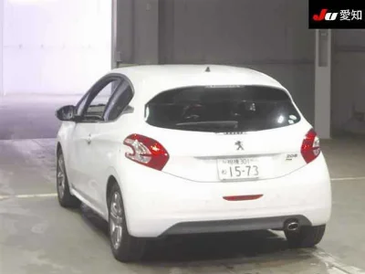 PEUGEOT 208