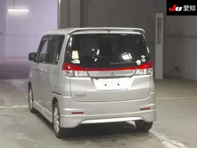 MITSUBISHI DELICA D2