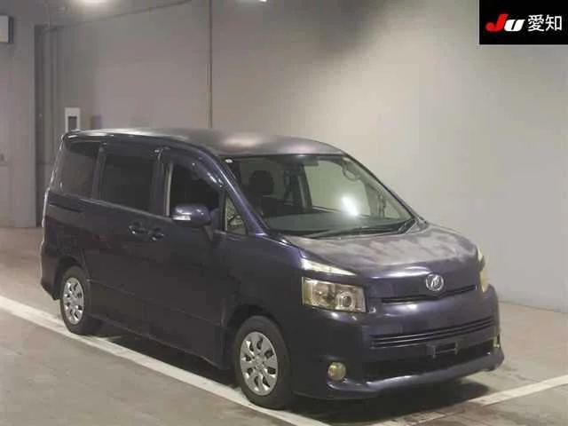 Toyota Voxy  с аукциона в Японии