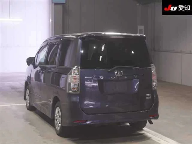 Toyota Voxy  с аукциона в Японии