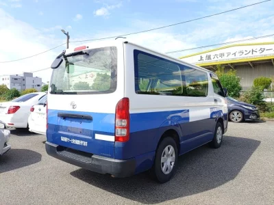TOYOTA HIACE VAN