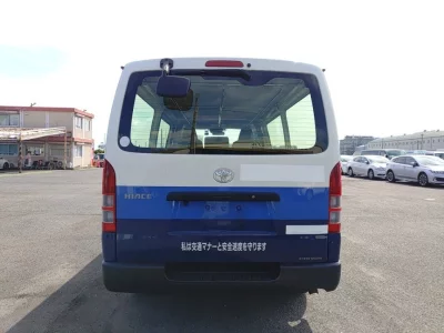 TOYOTA HIACE VAN