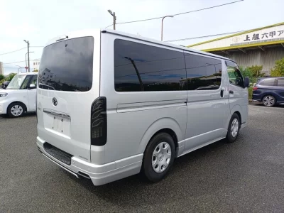 TOYOTA HIACE VAN