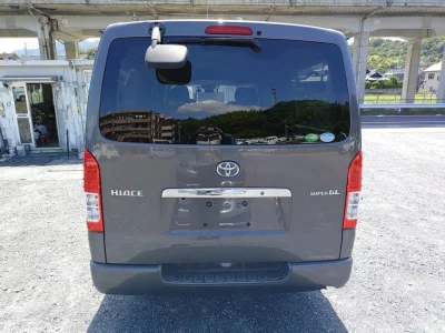 TOYOTA HIACE VAN