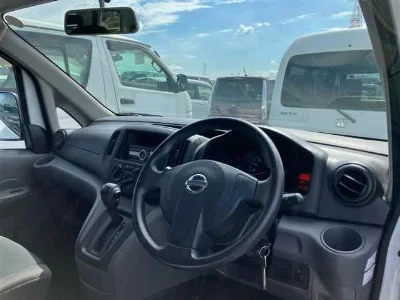 NISSAN NV200
