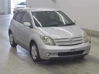 TOYOTA IST