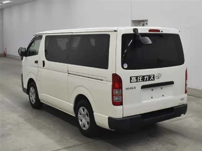 TOYOTA HIACE VAN