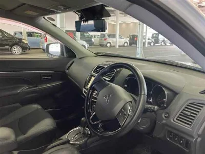 MITSUBISHI RVR
