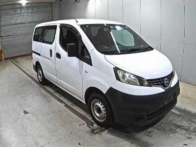 NISSAN NV200