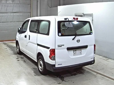 NISSAN NV200
