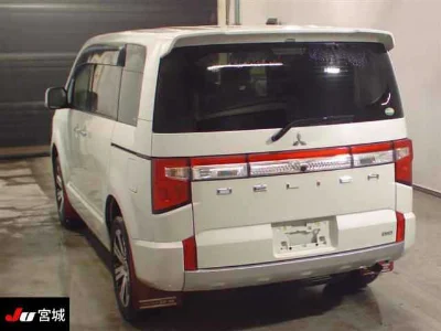 MITSUBISHI DELICA D5