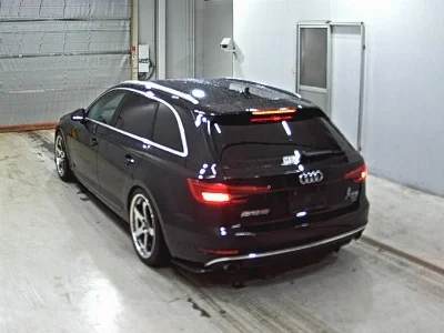 AUDI A4 AVANTE