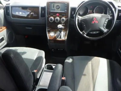 MITSUBISHI DELICA D5