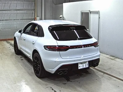 PORSCHE MACAN