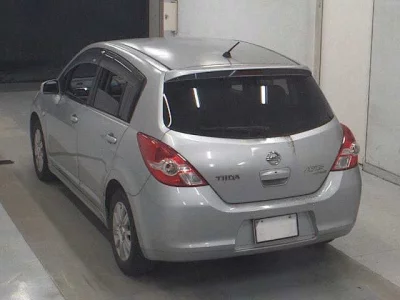 NISSAN TIIDA