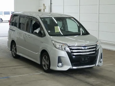 TOYOTA NOAH