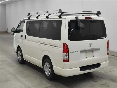 TOYOTA REGIUS VAN