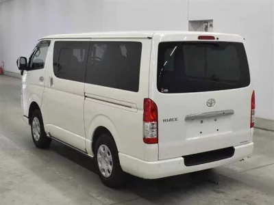 TOYOTA HIACE VAN