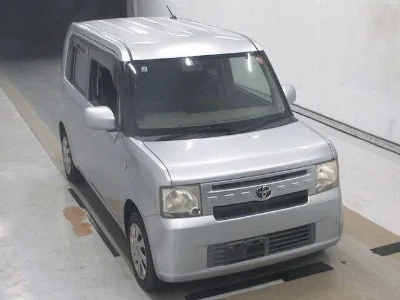 TOYOTA PIXIS SPACE