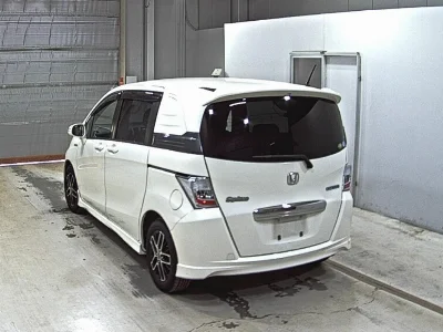 HONDA FREED SPIKE