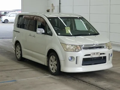 MITSUBISHI DELICA D5