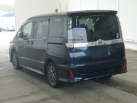 Цена авто Toyota Voxy с аукционов Японии, номер кузова ZRR80W, пробег 70 000, оценка 2
