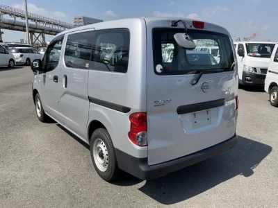 NISSAN NV200