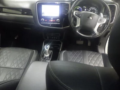 MITSUBISHI OUTLANDER PHEV