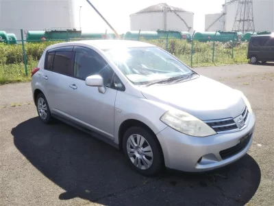 NISSAN TIIDA