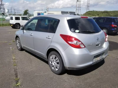 NISSAN TIIDA