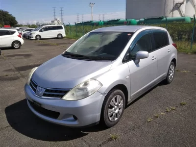 NISSAN TIIDA