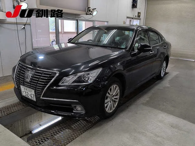 Toyota Crown  с аукциона в Японии