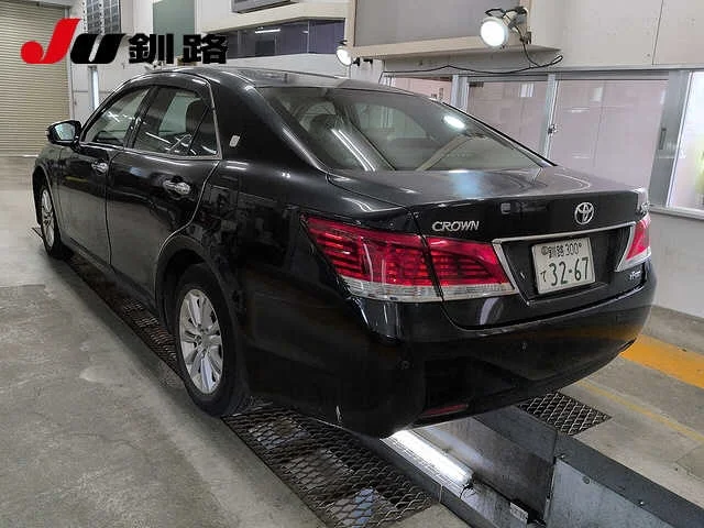 Toyota Crown  с аукциона в Японии