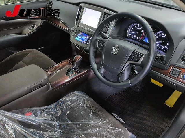 Toyota Crown  с аукциона в Японии