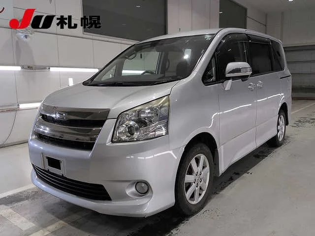 Toyota Noah  с аукциона в Японии