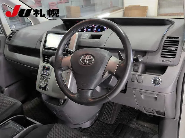 Toyota Noah  с аукциона в Японии