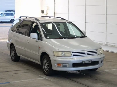 MITSUBISHI CHARIOT GRANDIS