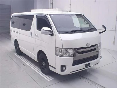 TOYOTA HIACE VAN