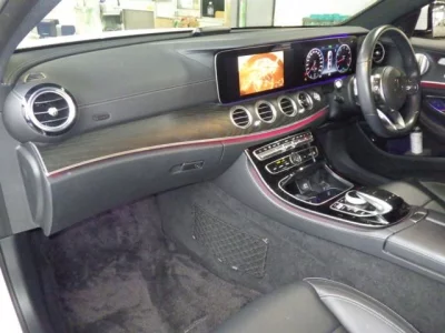 MERCEDES BENZ E CLASS