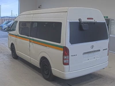 TOYOTA HIACE