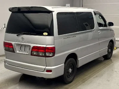 TOYOTA HIACE REGIUS