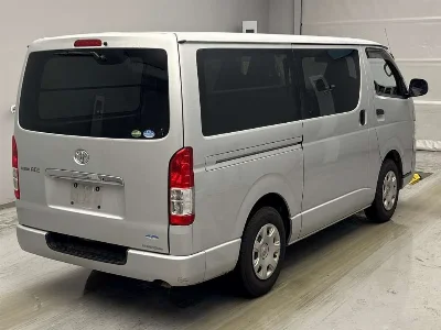 TOYOTA REGIUS VAN