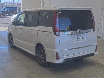TOYOTA NOAH