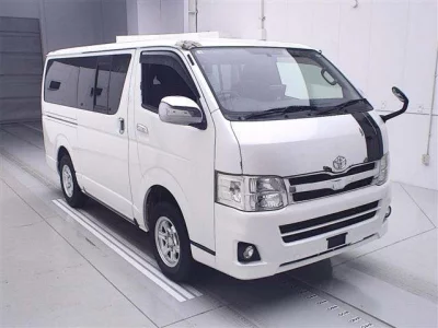 TOYOTA HIACE VAN