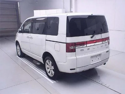 MITSUBISHI DELICA D5